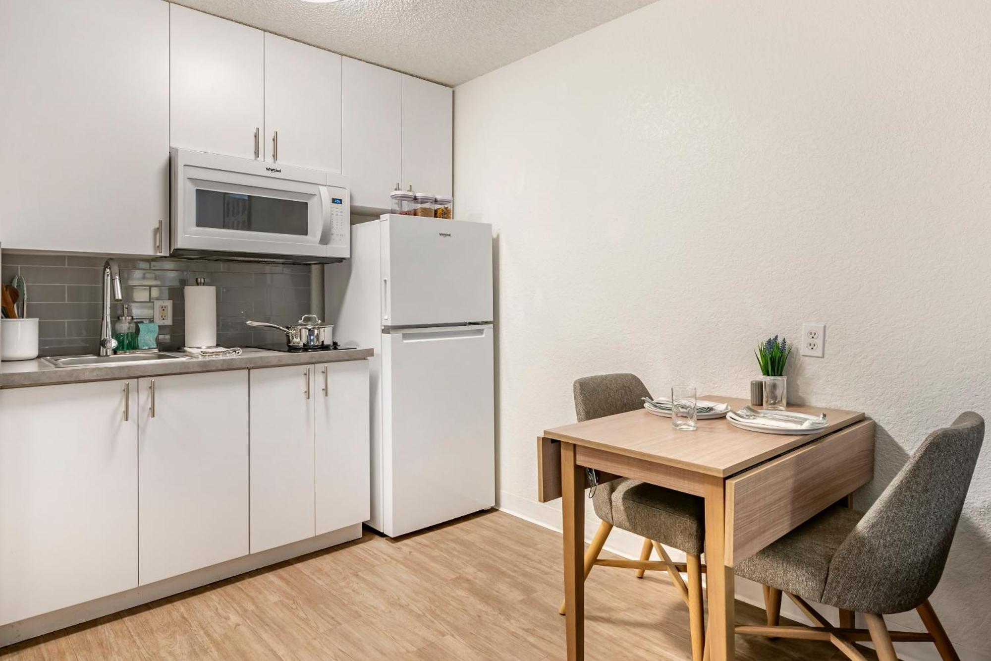 Intown Suites Extended Stay Greensboro Nc - Airport Εξωτερικό φωτογραφία