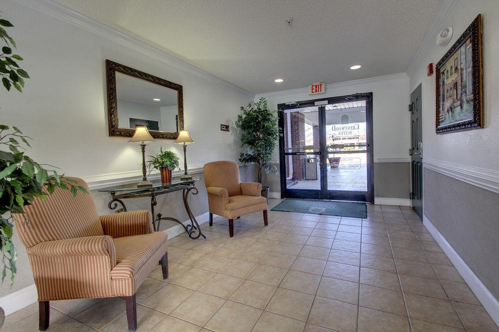 Intown Suites Extended Stay Greensboro Nc - Airport Εξωτερικό φωτογραφία