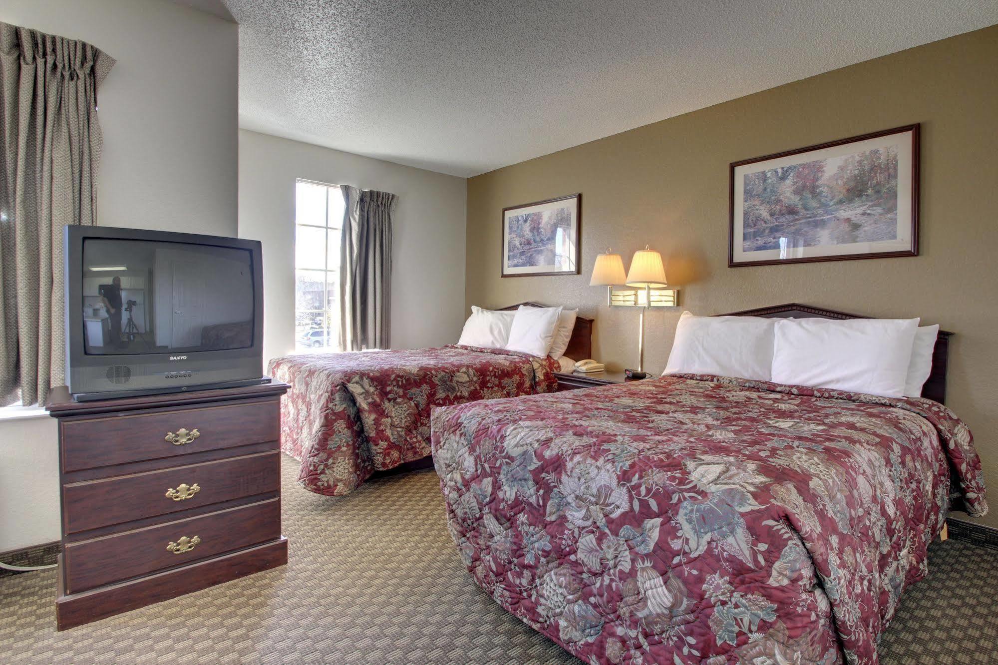 Intown Suites Extended Stay Greensboro Nc - Airport Εξωτερικό φωτογραφία