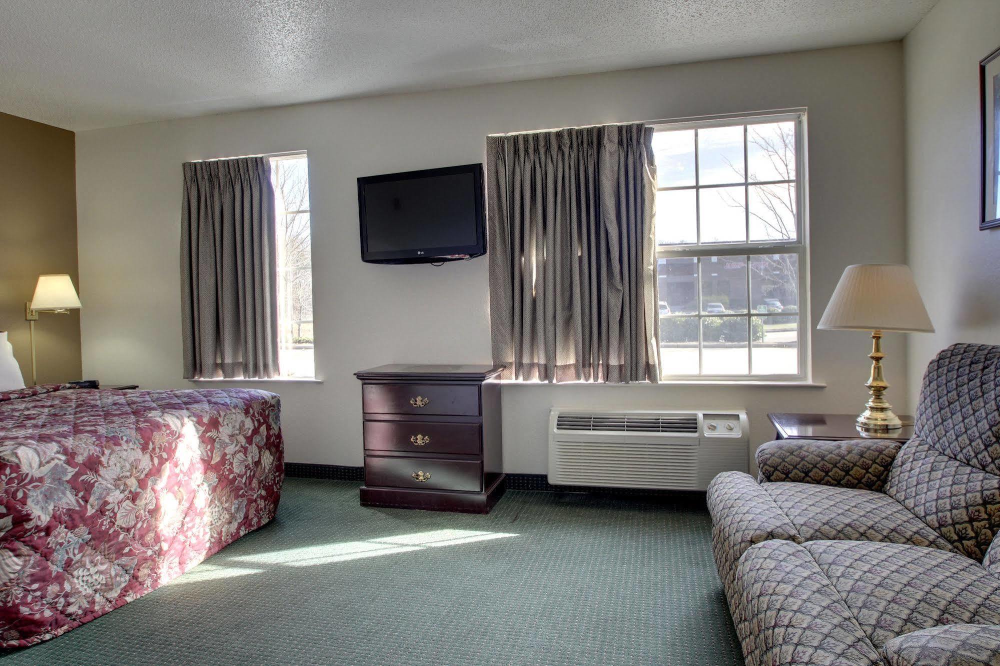 Intown Suites Extended Stay Greensboro Nc - Airport Εξωτερικό φωτογραφία