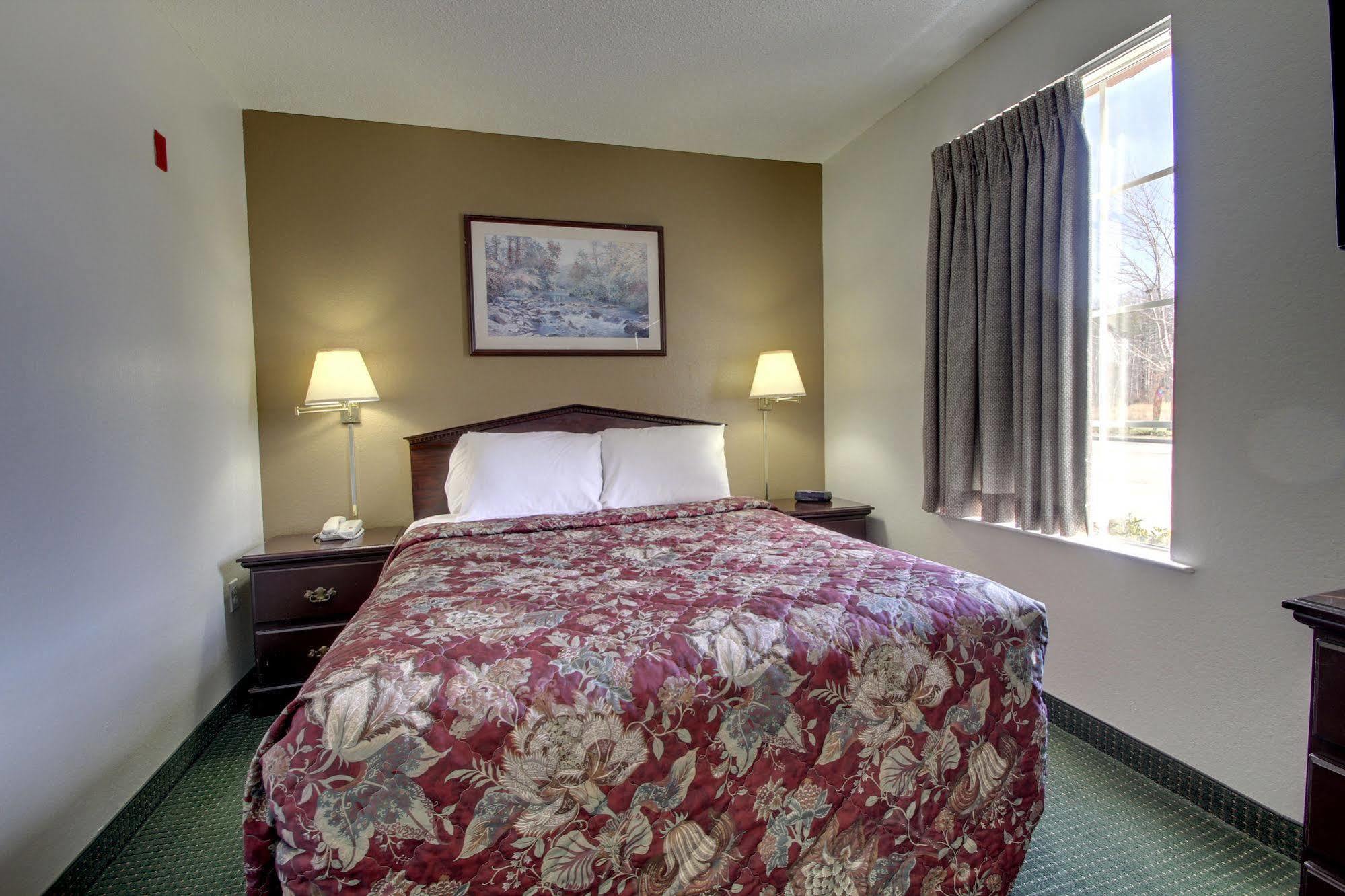 Intown Suites Extended Stay Greensboro Nc - Airport Εξωτερικό φωτογραφία