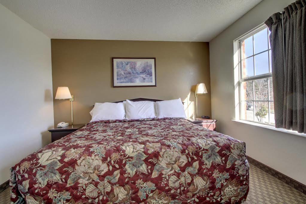 Intown Suites Extended Stay Greensboro Nc - Airport Εξωτερικό φωτογραφία
