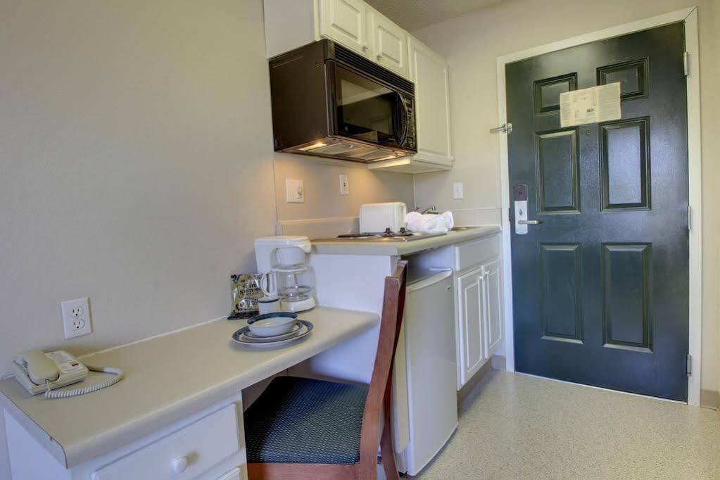 Intown Suites Extended Stay Greensboro Nc - Airport Εξωτερικό φωτογραφία